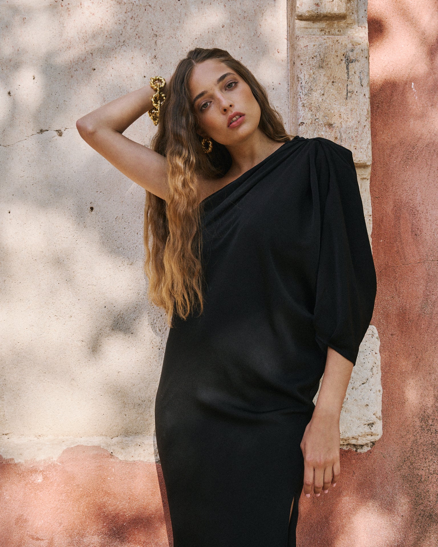 Vestido Mindy Noir Midi · Madame ·