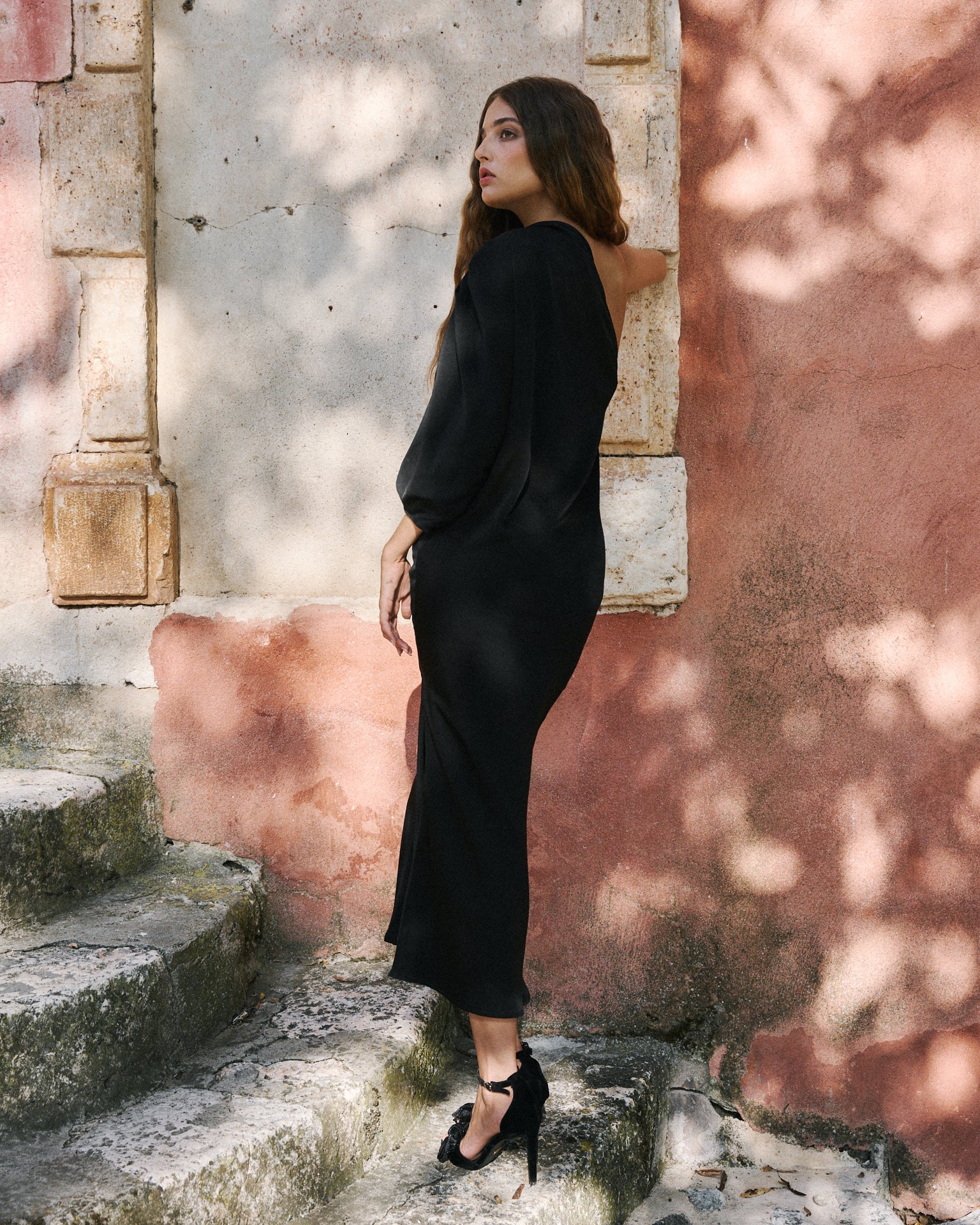 Mindy Noir Midi Dress · Madame · 