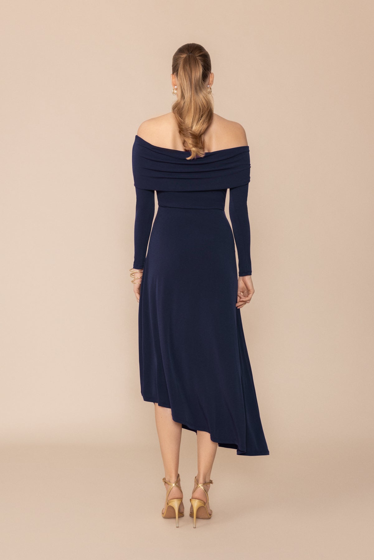 Vestido Nela Navy · Flora · - Bruna