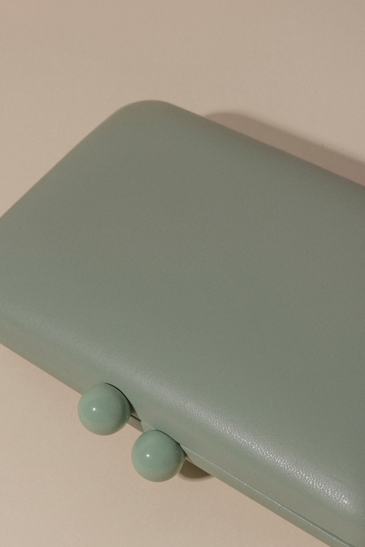 Clutch Bolitas Menta · Alegoria · - Bruna