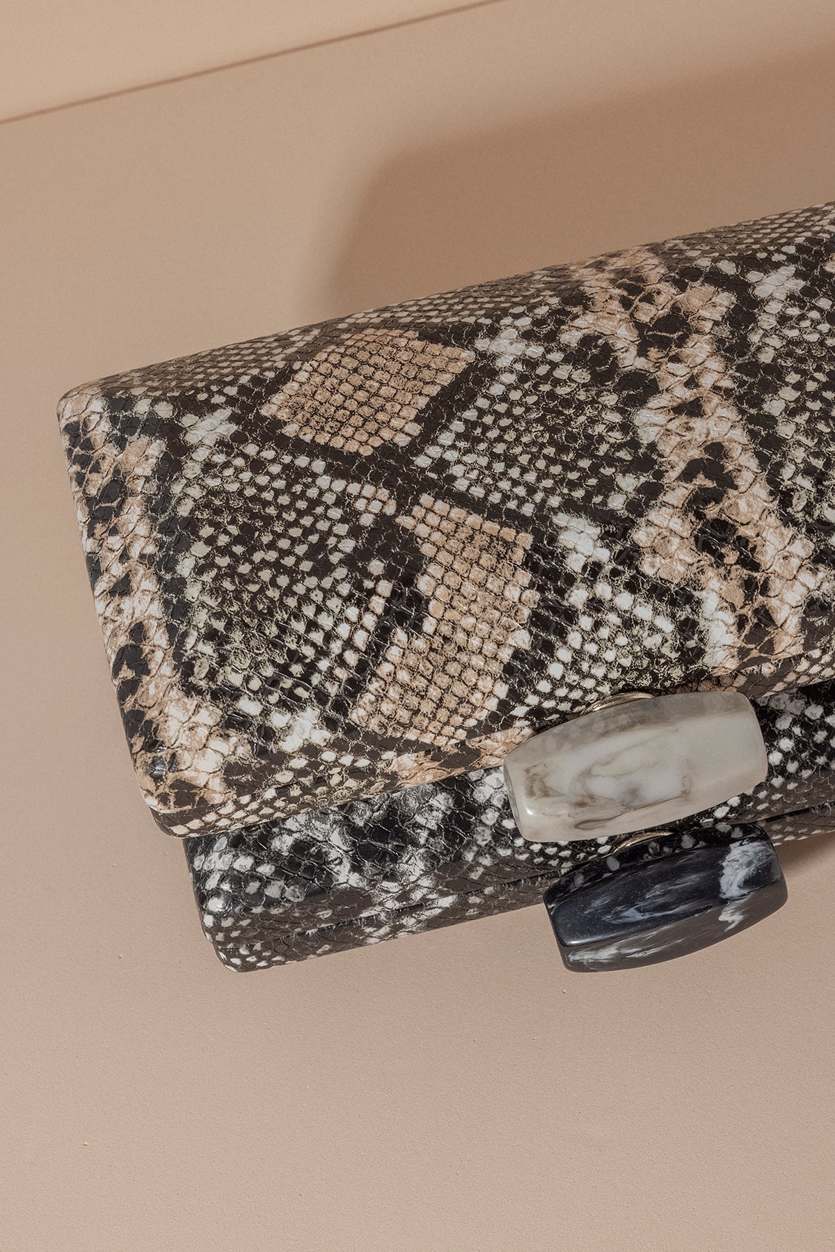 Clutch Box Lawrence Noir · L´Avenue · - Bruna