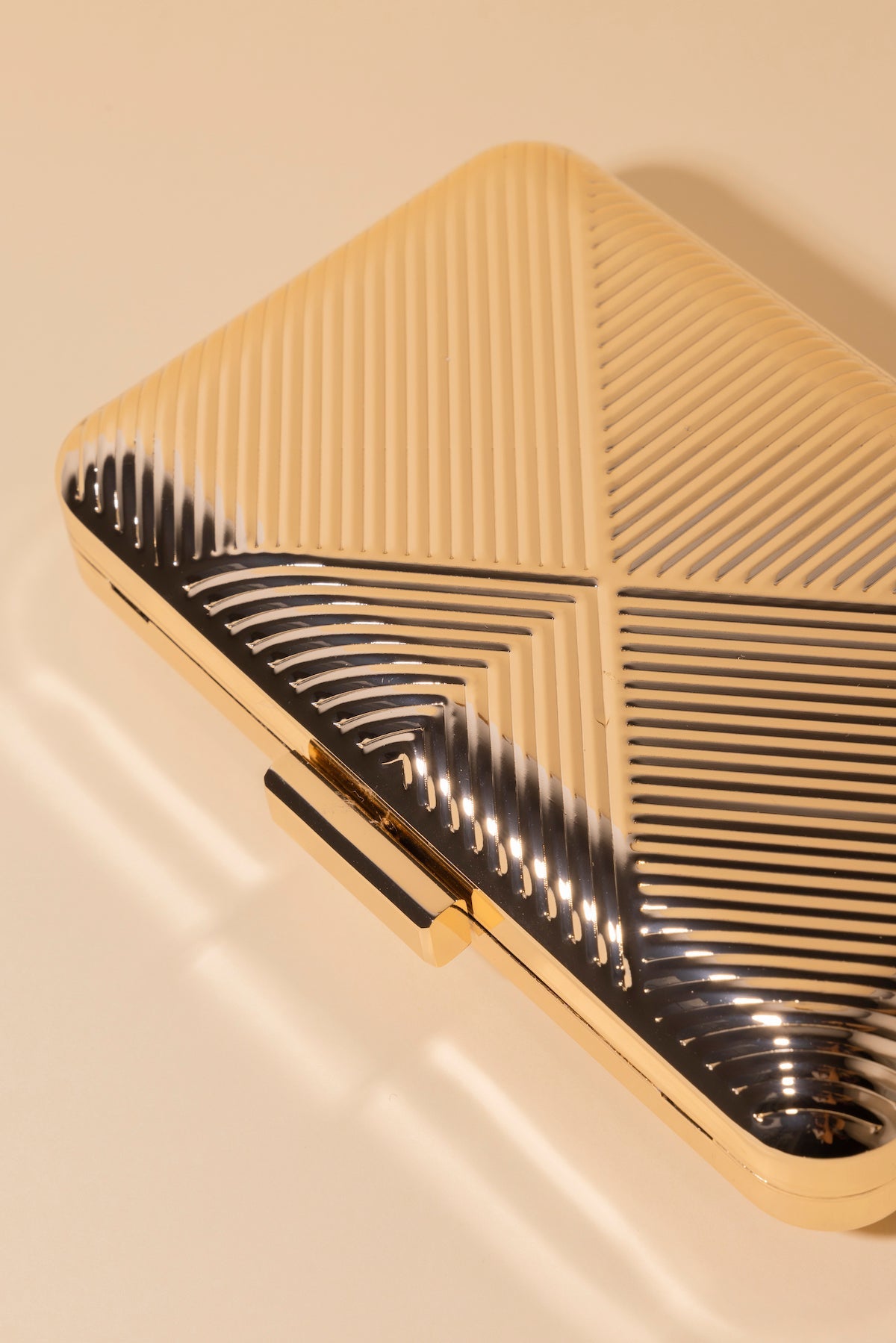 Clutch Clo Gold · Hamptons · - Bruna