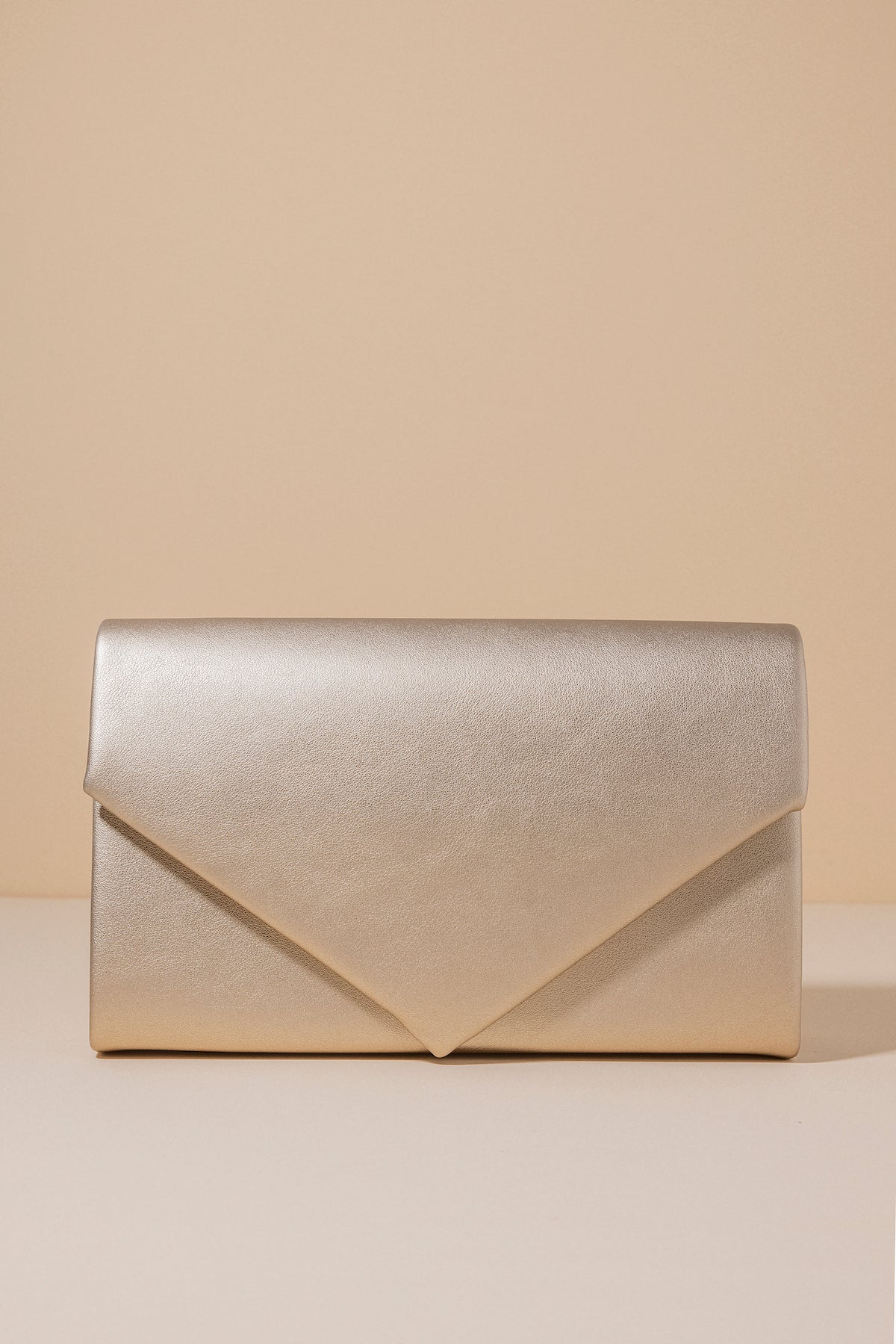 Clutch Envelope Dorado · Wisteria · - Bruna