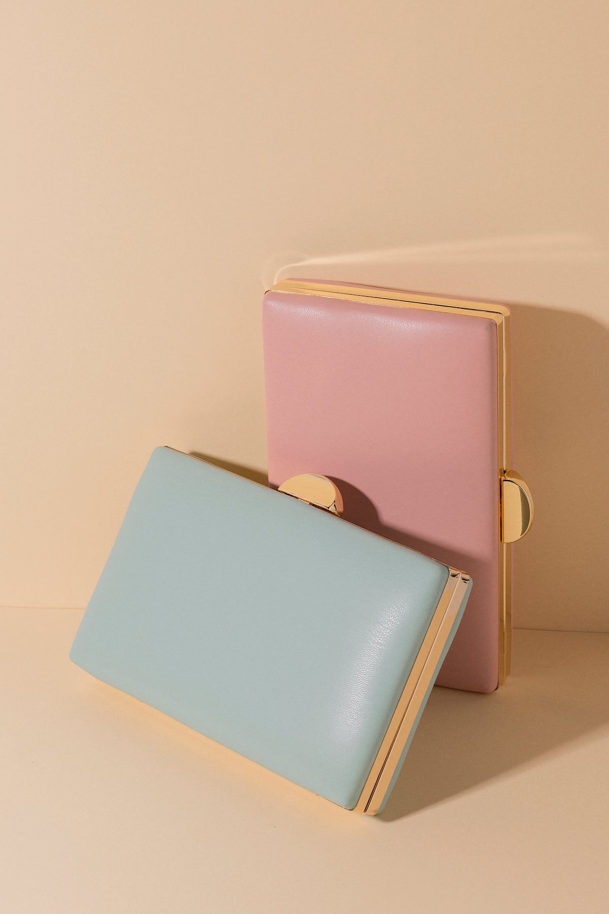 Clutch Iris Rosa · Hamptons · - Bruna