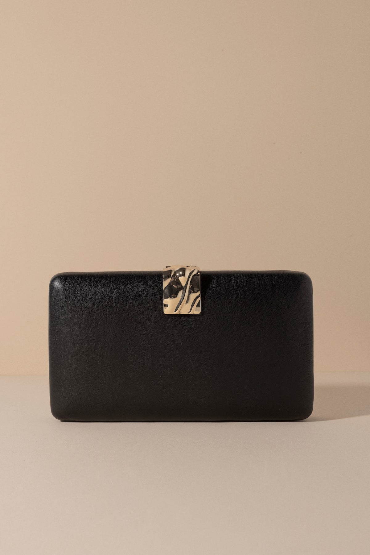 Clutch Lori Negro · Wisteria · - Bruna