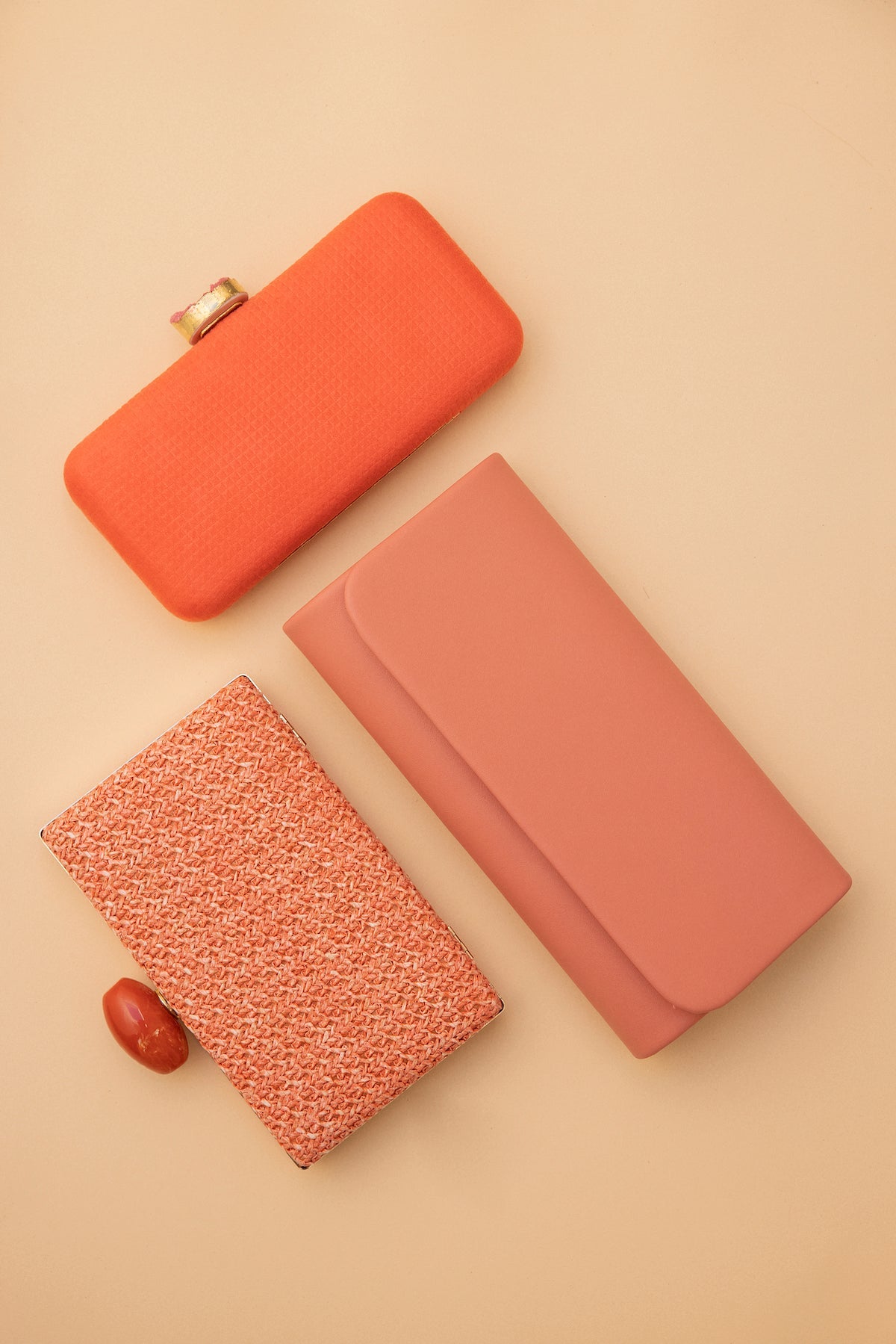 Clutch Mia Coral · Wisteria · - Bruna