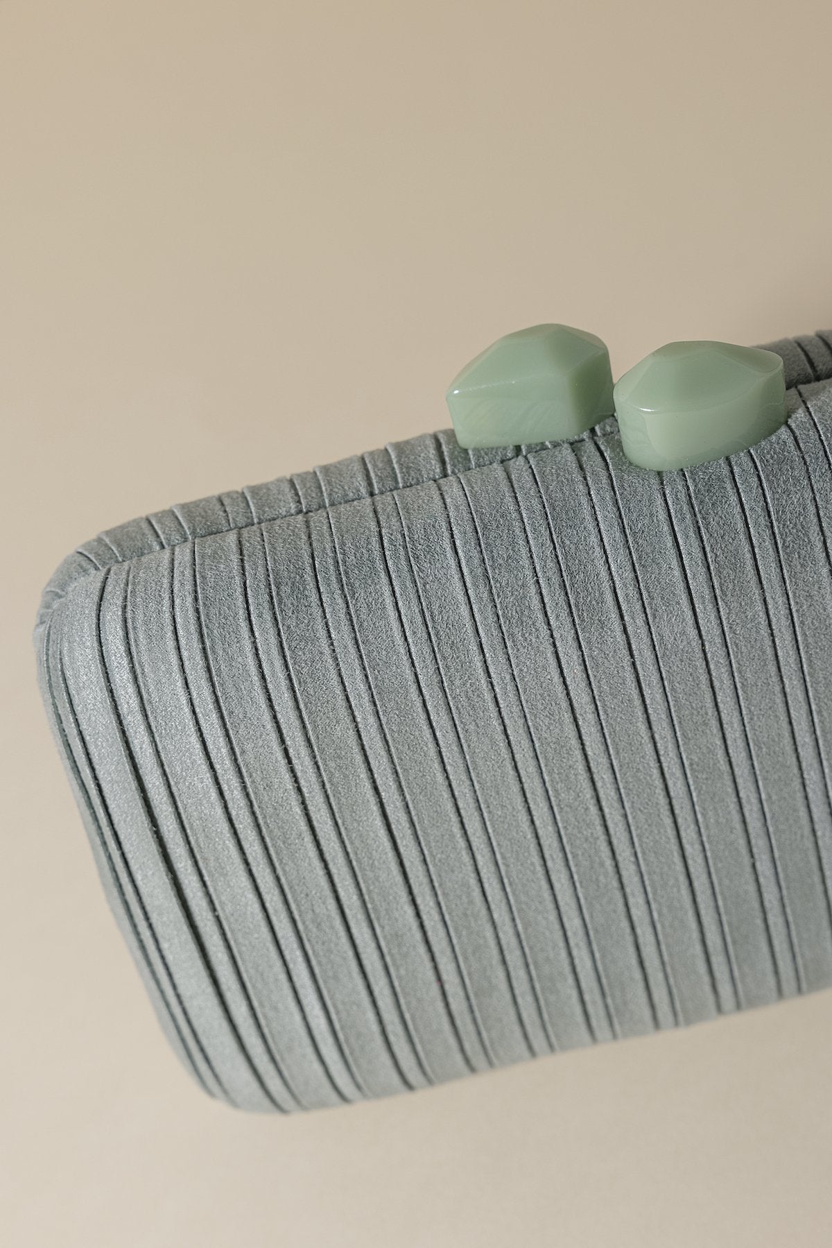 Clutch Sophie Pleated Menta · L´Avenue · - Bruna