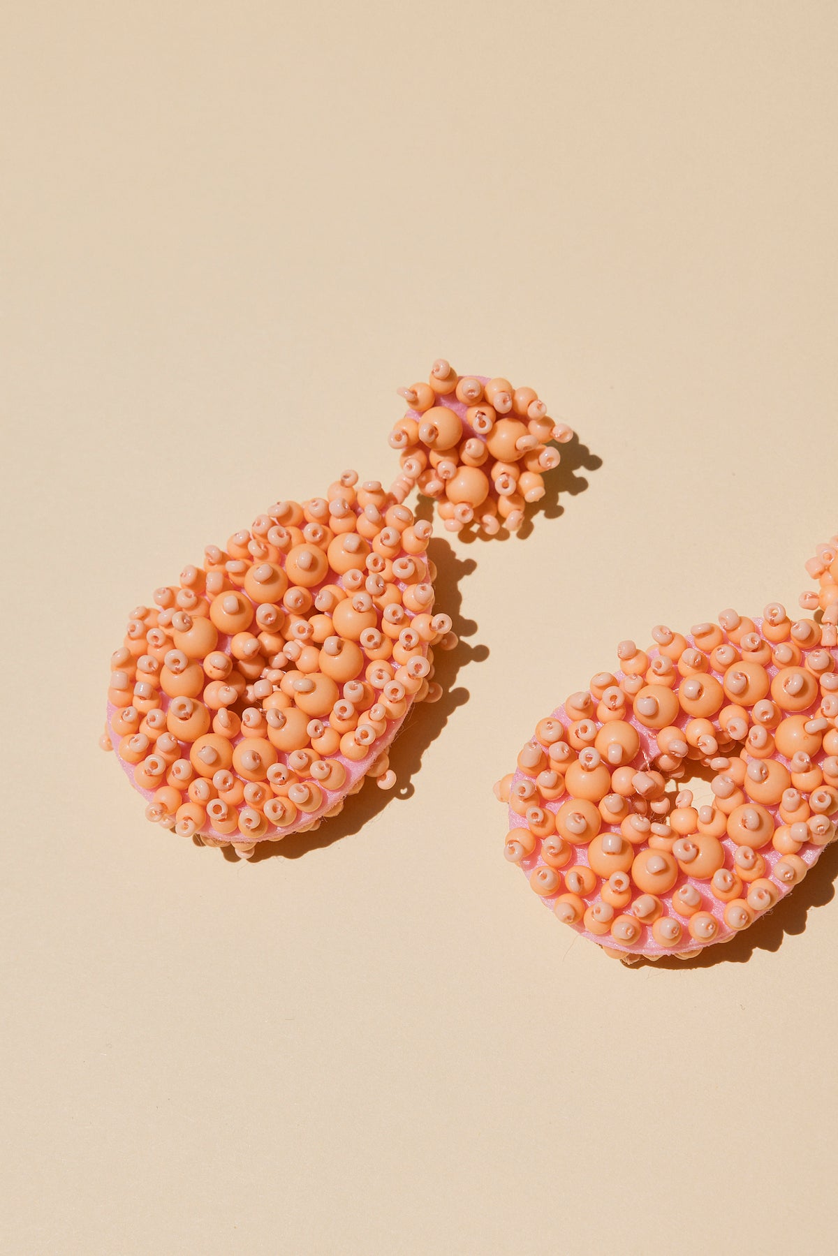 Pendientes Vivian Coral · Hamptons · - Bruna