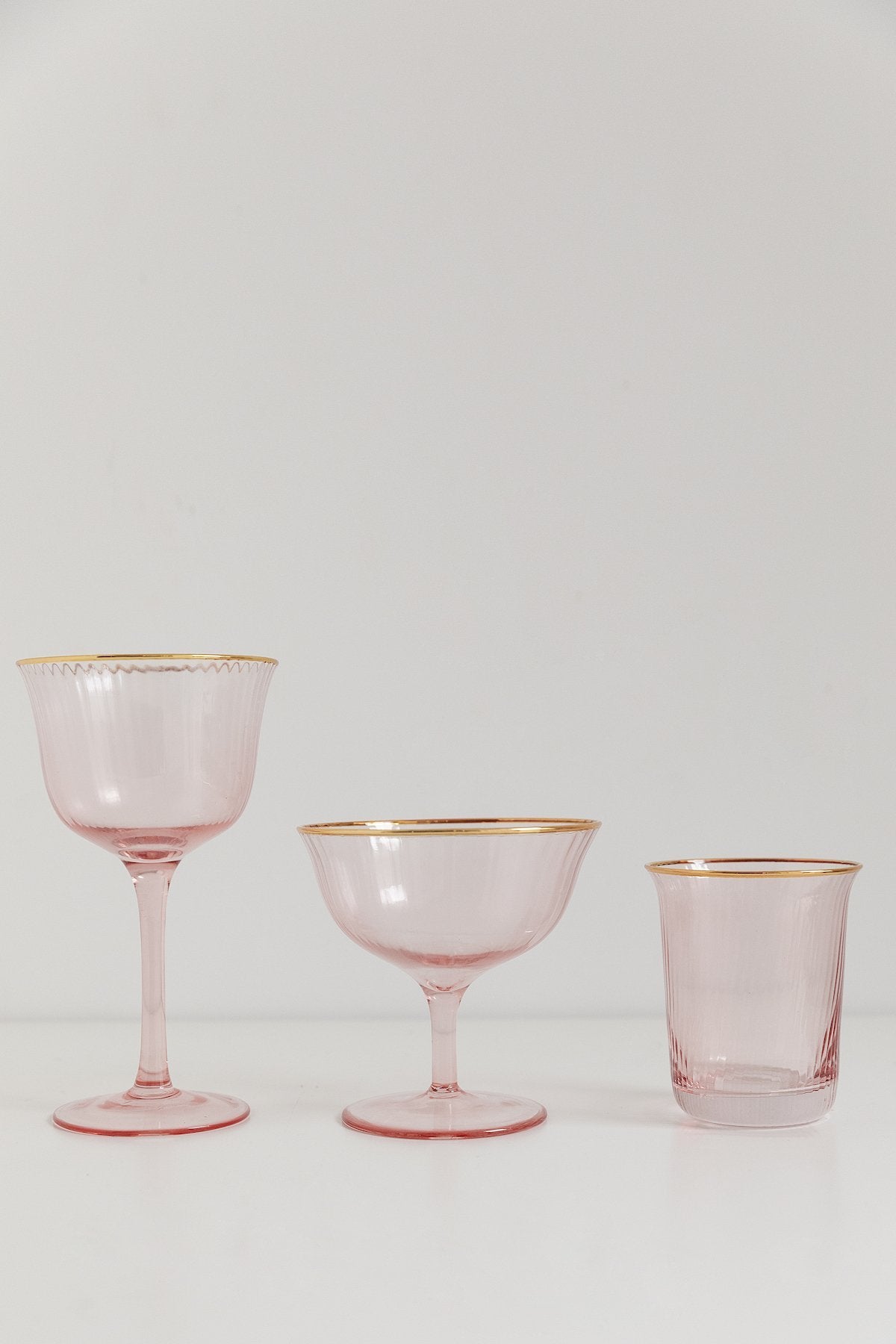 Set de 6 Copas de Vino Rosa con filo dorado · Deco · - Bruna