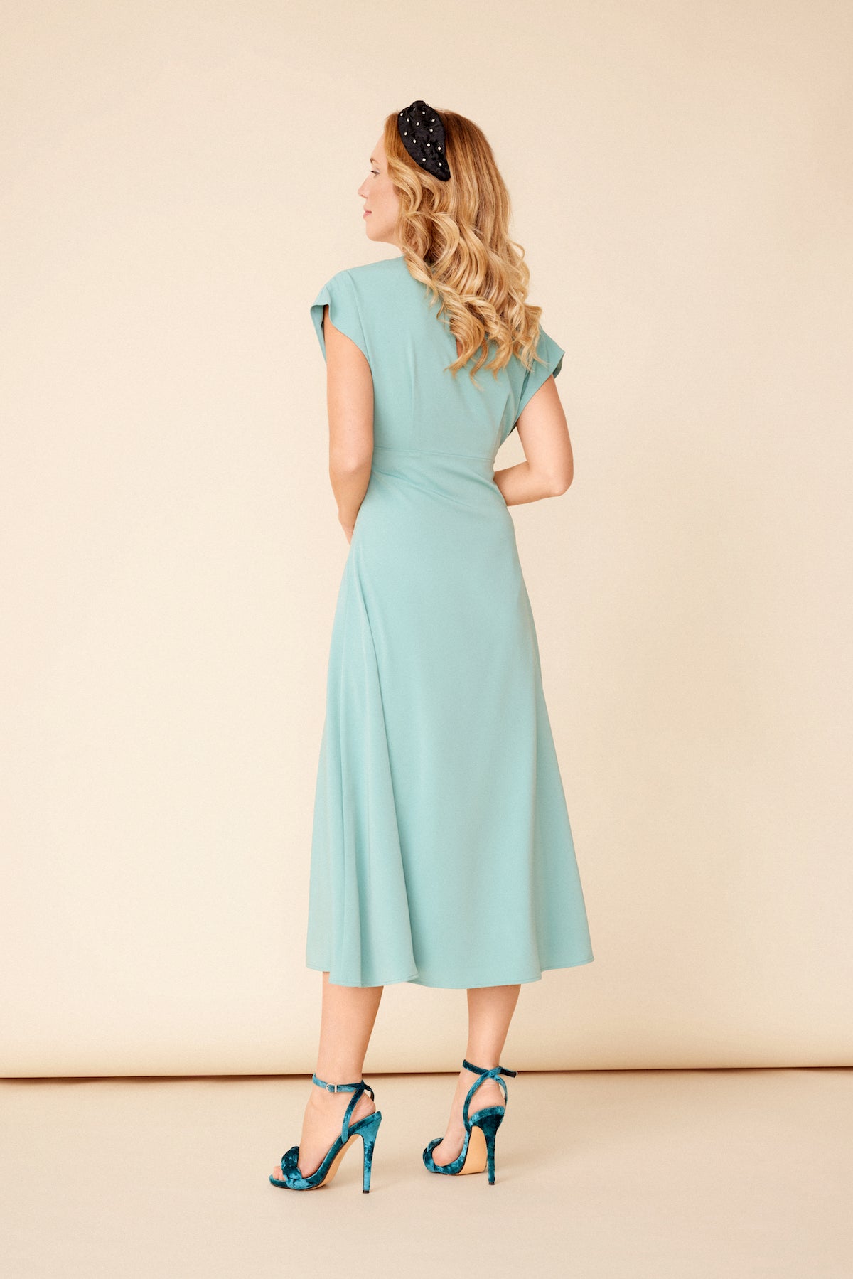 Vestido Nora Aquamarine · Wisteria · - Bruna